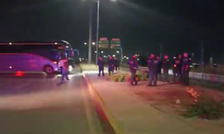 Saltillo: Bloquean Nazario tras clausura de bar, autoridades llevaron 15 detenidos