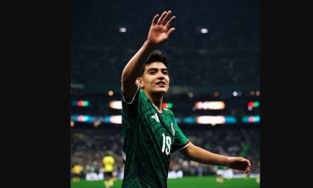 Gilberto Mora se gradúa de la prepa tras el Mundial, aunque no acude a la ceremonia