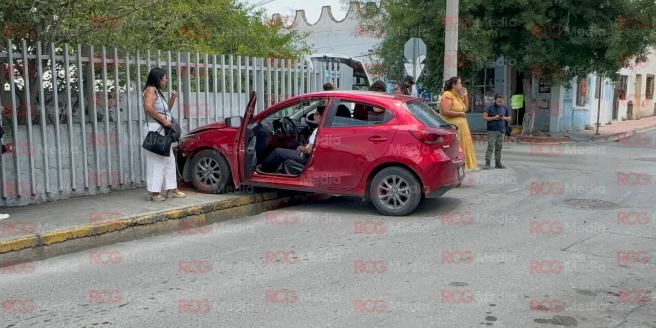 Accidente en el Centro de Saltillo deja únicamente daños materiales