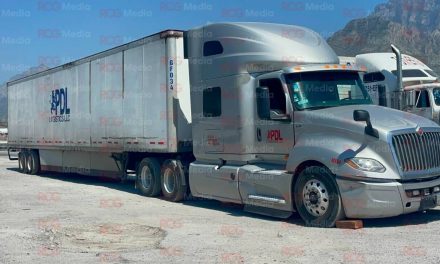 Localizan a operador de tractocamión sin vida sobre la carretera Monterrey-Saltillo
