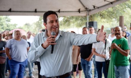 Cumple el alcalde Javier Díaz en la colonia Nueva Esperanza