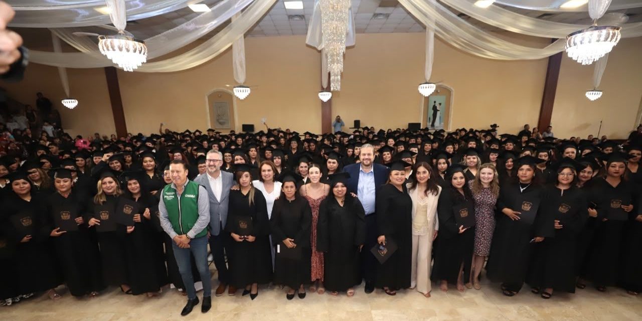 Miles de coahuilenses terminan su prepa y cursas una carrera profesional