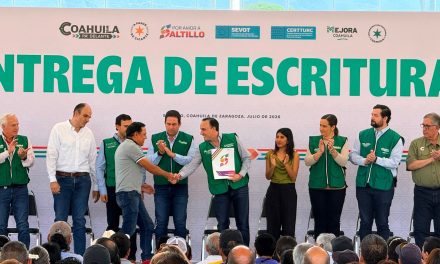Gobernador Manolo Jiménez entrega 500 escrituras a familias de la Región Sureste de Coahuila