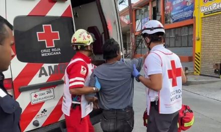 Riña al exterior de un bar deja a un hombre lesionado con arma blanca