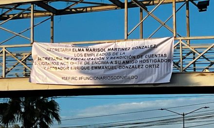 Aparece manta con señalamientos contra funcionario estatal en Saltillo