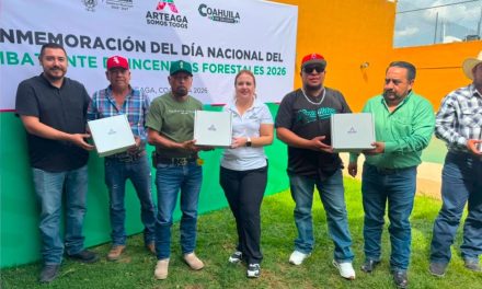 Arteaga reconoce a combatientes forestales