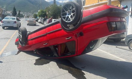Se registra volcadura al sur de Saltillo