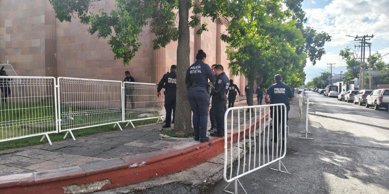 Colocan vallas y seguridad  en el Congreso de Coahuila