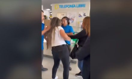 Captan en video a farderas en Coppel y ‘se hacen las dignas’