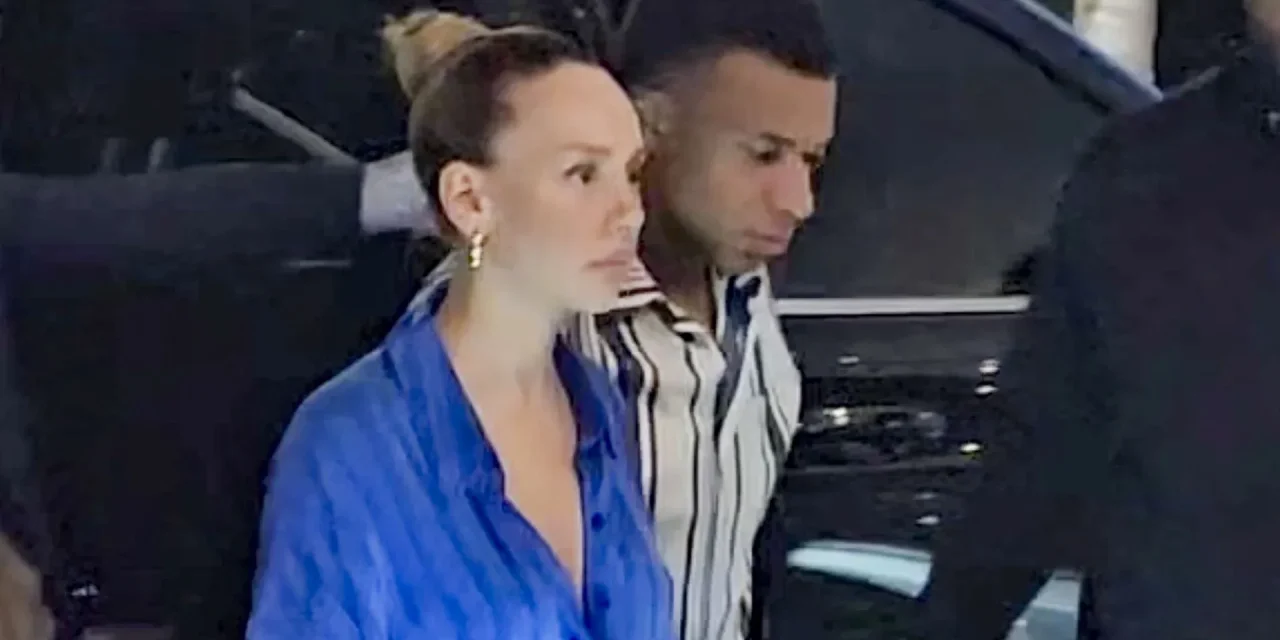 Captan a Kylian Mbappé y Ester Expósito tomados de la mano en Miami
