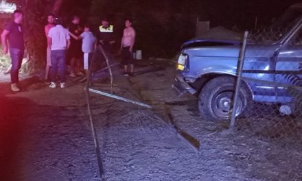 Derriba reja y huye del lugar en Saltillo