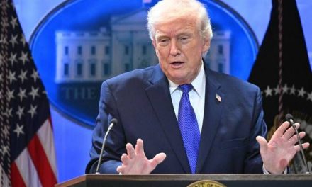 Anuncia Donald Trump distinción en la Casa Blanca para salvavidas de 16 años por rescate heroico