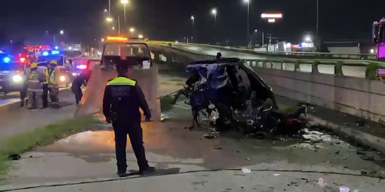 Conductor lucha por su vida tras brutal choque e incendio en Saltillo