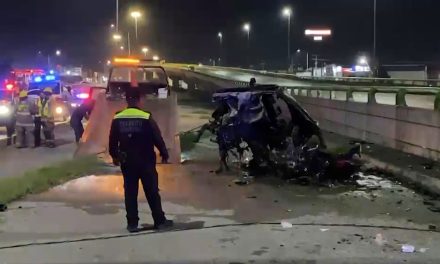 Conductor lucha por su vida tras brutal choque e incendio en Saltillo