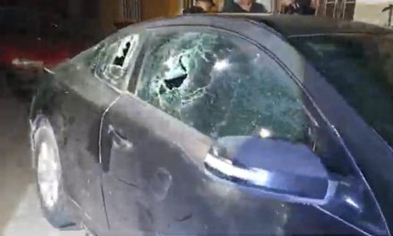 Expareja le daña el auto a hombre en Saltillo