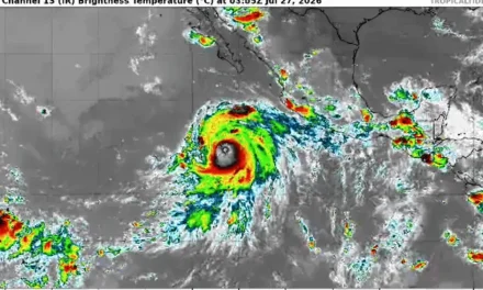 Se intensifica el huracán Genevieve a categoría cinco; es el primer ciclón que alcanza la máxima escala en la temporada