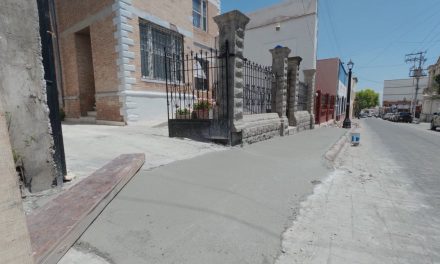 Impulsa Javier Díaz movilidad segura con rehabilitación de banquetas