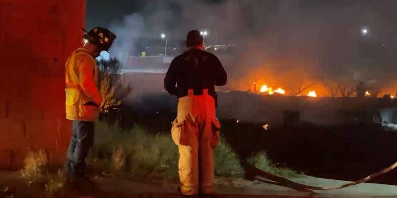 Incendio consume deshuesadero en Saltillo