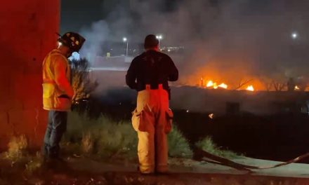 Incendio consume deshuesadero en Saltillo