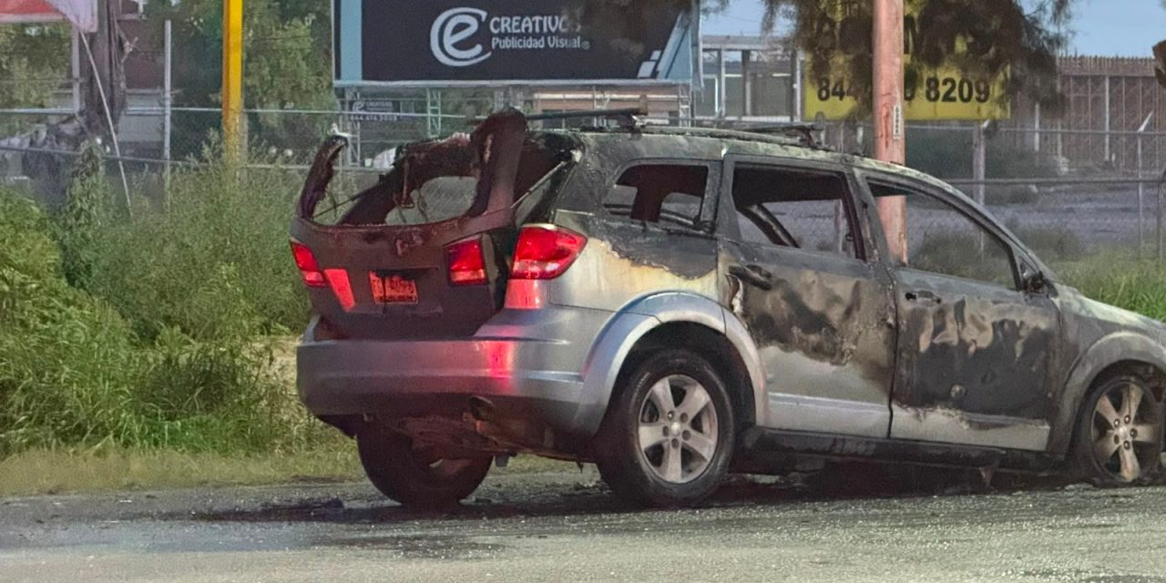 Camioneta se incendia en V Carranza