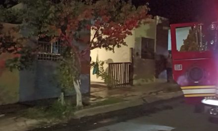Mujer quema la casa de su pareja tras una riña en Saltillo
