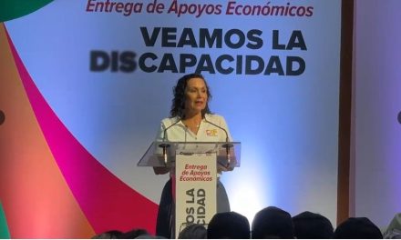 Entregan 544 poyos a personas con discapacidad en Coahuila