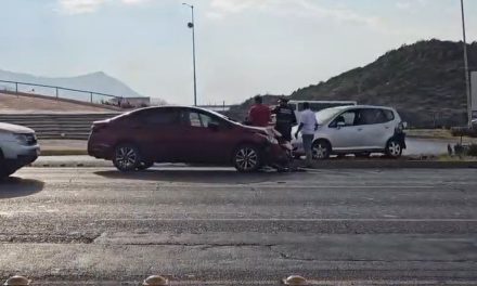 Maniobra imprudente termina en un choque en Saltillo