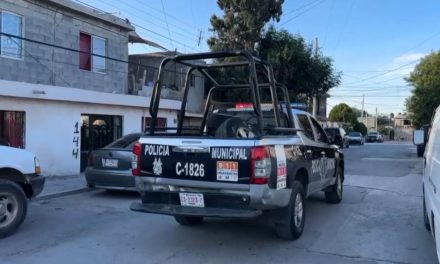 Mecánico resulta lesionado  tras quedar atrapado bajo un automóvil en La Joyita
