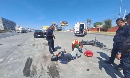 Motociclista resulta gravemente herido al chocar contra auto a la altura del Aeropuerto Plan de Guadalupe