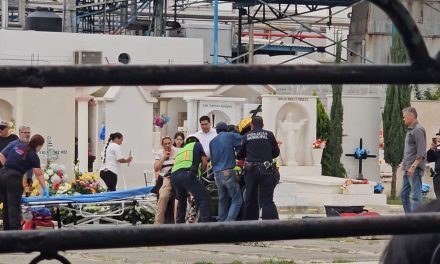 Saltillo: Mujer cae a una tumba abierta en el Panteón Santo Cristo