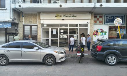 Acuden adultos mayores a recibir su pago de la pensión del Bienestar
