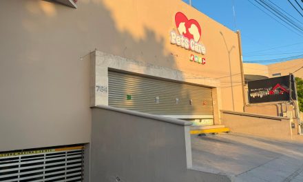 Saltillo: La vida de Rocky está comprometida… permanece en terapia intensiva.