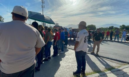 Saltillo: Empleados de la empresa Palliser bloquean Isidro López; reclaman promesas laborales incumplidas