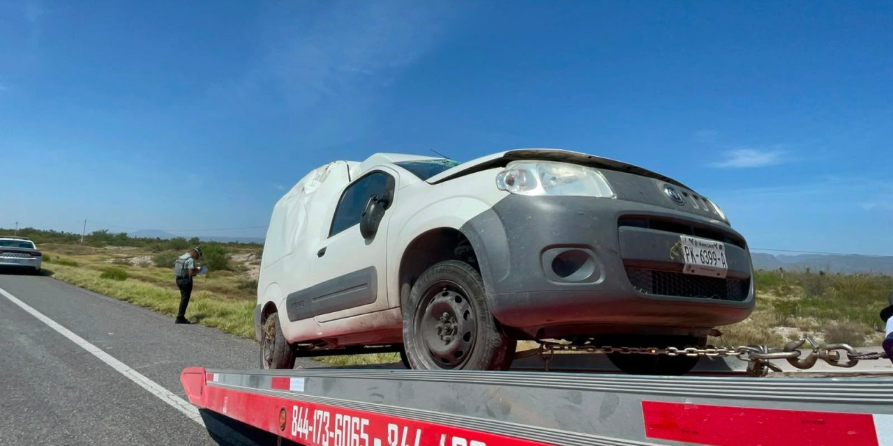 Conductor se queda dormido y sufre volcadura en la carretera a Monclova