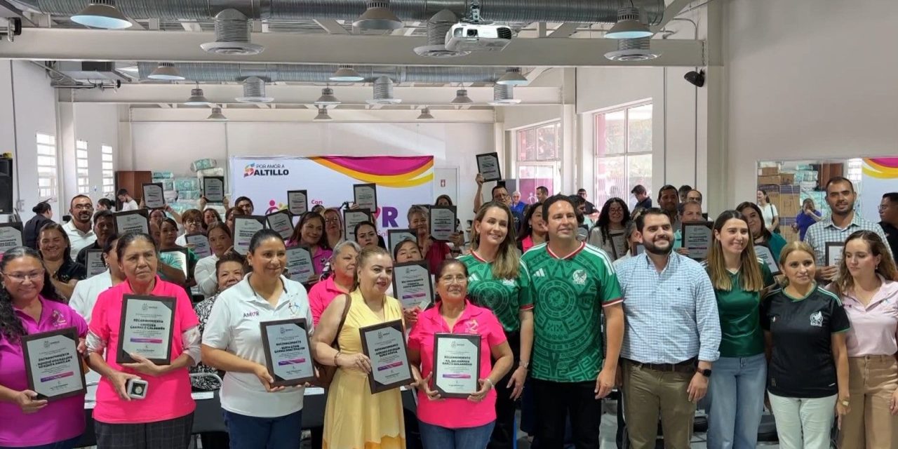 Reconocen trayectoria de trabajadores del DIF