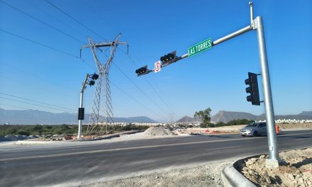 Bulevar Nazario al poniente de Saltillo ya no erá tan rápido… colocan nuevos semáforos
