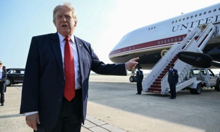 Trump estrena avión presidencial donado por Qatar en medio de polémica