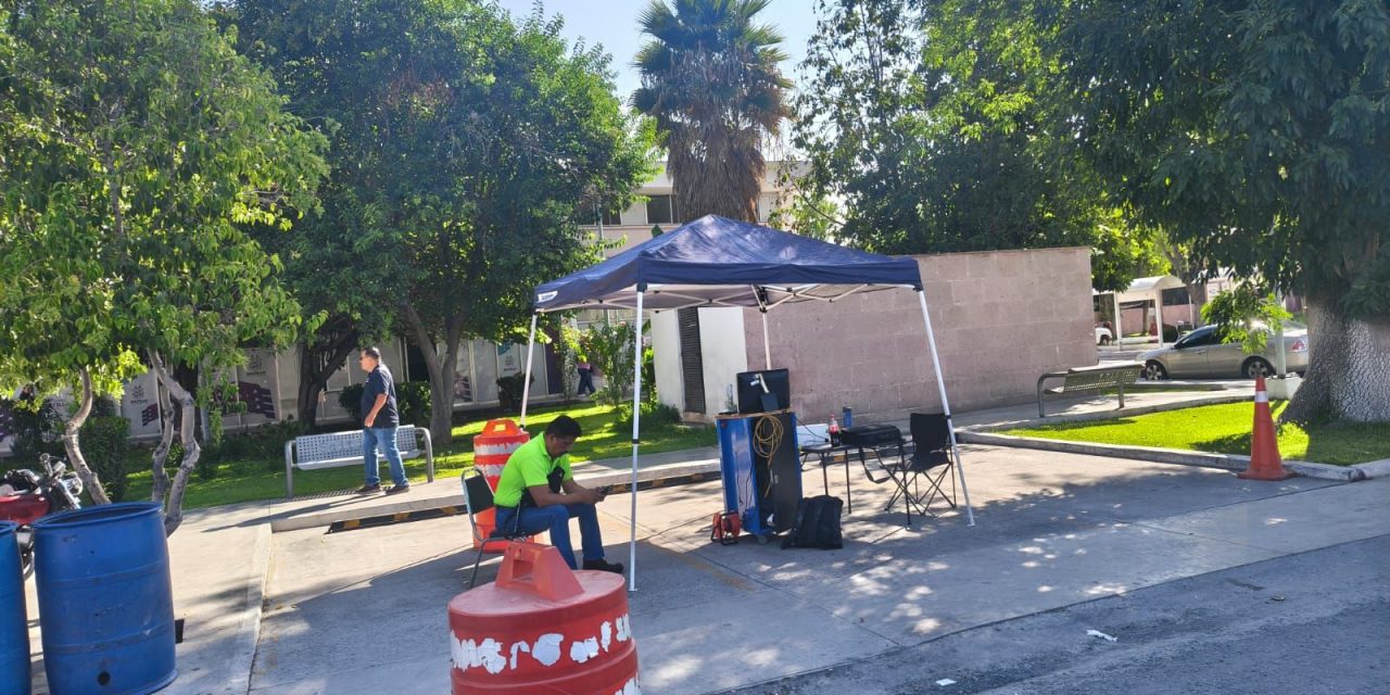 Acercan módulos de verificación vehicular a los automovilistas en Saltillo