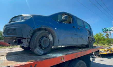Vuelca camioneta al sur de Saltillo