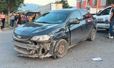 Vuelta a la izquierda provoca choque em Saltillo