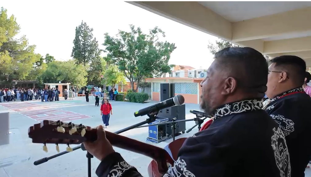 Regresa el CETis 48 a clases con mariachi