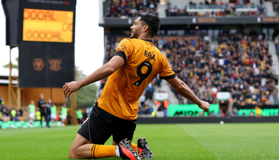 Raúl Jiménez vuelve a marcar y lidera goleada del Wolverhampton