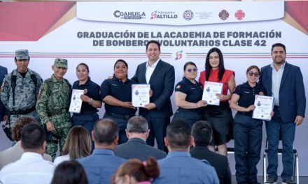 Gradúa Javier Díaz a bomberos voluntarios clase 42
