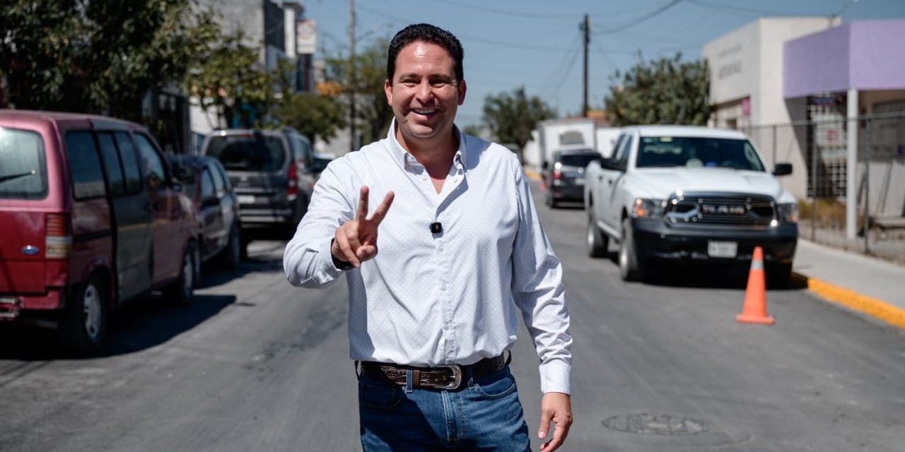 Lleva Javier Díaz González más obras de pavimentación a las colonias