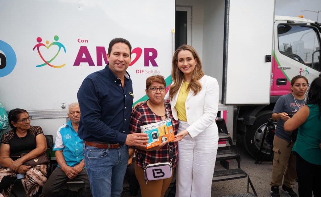 Acerca Javier Díaz servicios de salud gratuitos con Amor en Movimiento