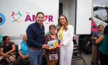 Acerca Javier Díaz servicios de salud gratuitos con Amor en Movimiento