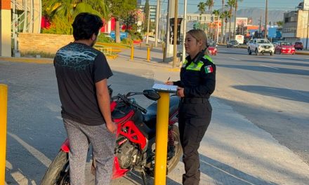 Peatón termina en el hospital al ser arrollado por motocicleta en Periférico