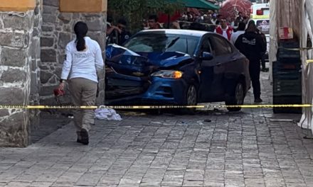 Auto embiste a varias personas en la Feria de la Manzana de Zacatlán en Puebla
