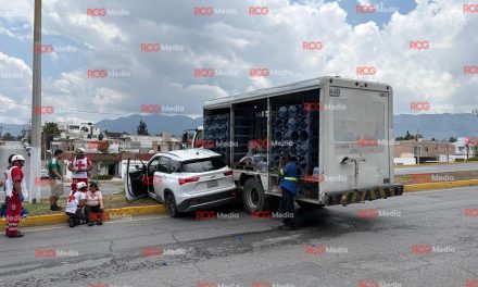 Mujer termina lesionada tras accidente vial en Antonio Cárdenas
