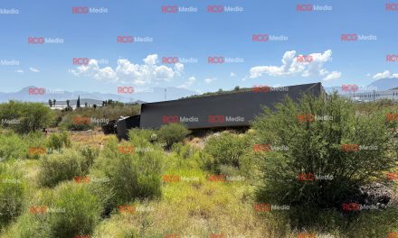 Tráiler se sale del camino en el libramiento Norponiente